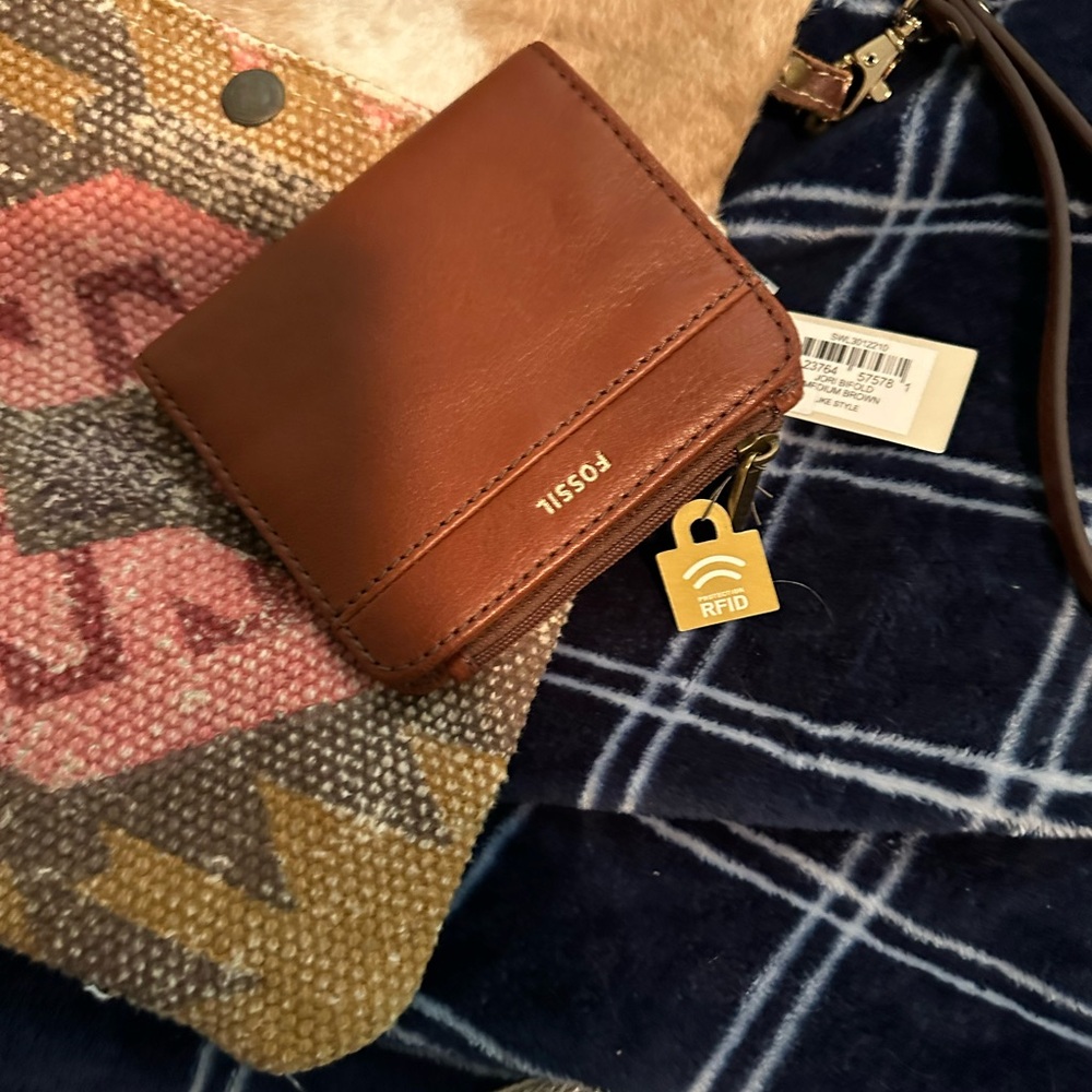 NWT Fossil Tan Leather Wallet with ID Window RFID blocking